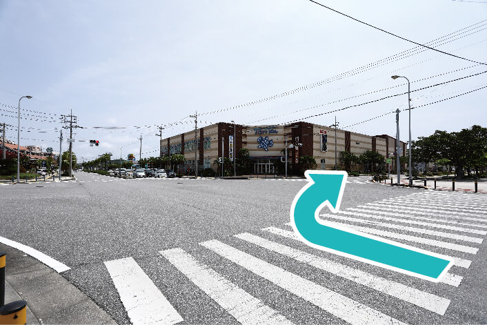 ②左折後一つ目の交差点→豊崎交差点右折（右斜め前にトミトン）